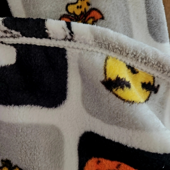 NEW Super Soft Snoopy Blanket Peanuts Woodstock Costumes Squares Throw - Picture 7 of 8